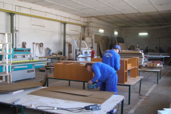 locuri de munca in fabrica de mobila